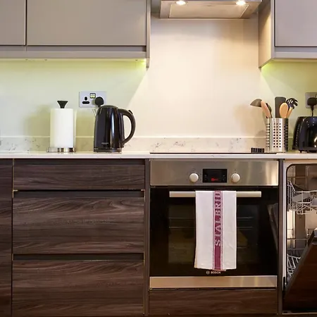 Kenham Place I 1 Bedroom - Private Parking! Apartment