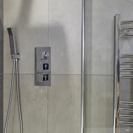 Kenham Place I 1 Bedroom - Private Parking!